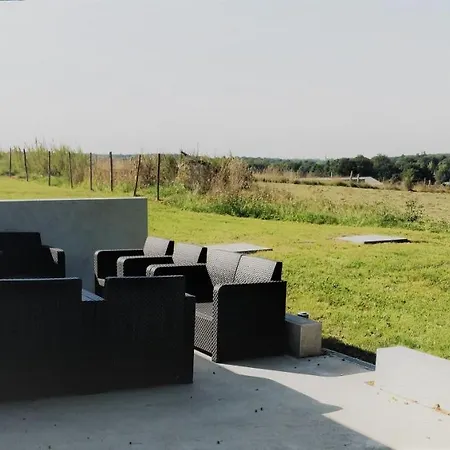 Jolie Longere Pres Canal Nantes-brest ' Petanque Guenrouet