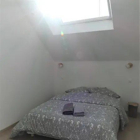 Jolie Longere Pres Canal Nantes-brest ' Petanque