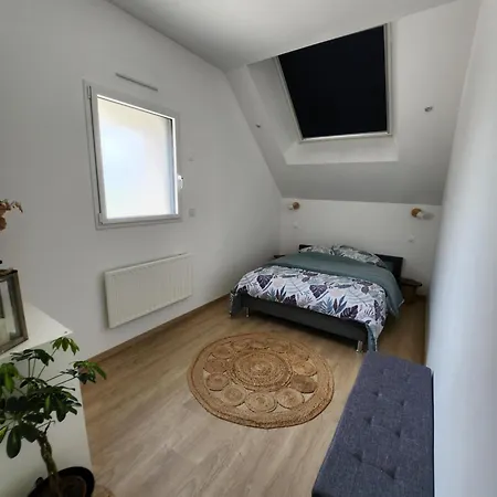 Jolie Longere Pres Canal Nantes-brest ' Petanque