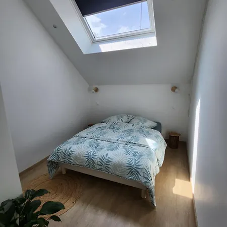 Jolie Longere Pres Canal Nantes-brest ' Petanque *