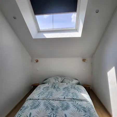 Jolie Longere Pres Canal Nantes-brest ' Petanque