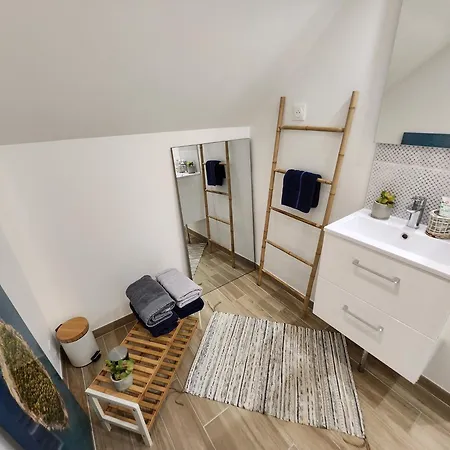 Jolie Longere Pres Canal Nantes-brest ' Petanque * Guenrouet