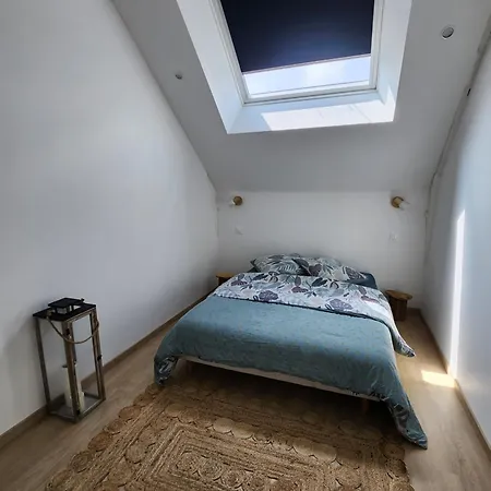 Jolie Longere Pres Canal Nantes-brest ' Petanque