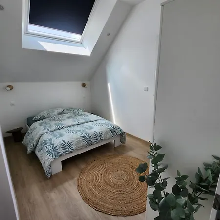 Jolie Longere Pres Canal Nantes-brest ' Petanque * Guenrouet