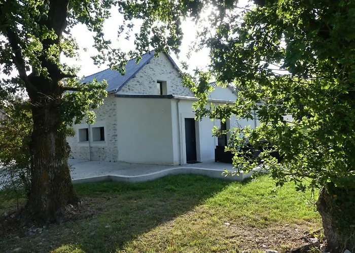 Jolie Longère Près Canal Nantes-brest ' Pétanque Guenrouet