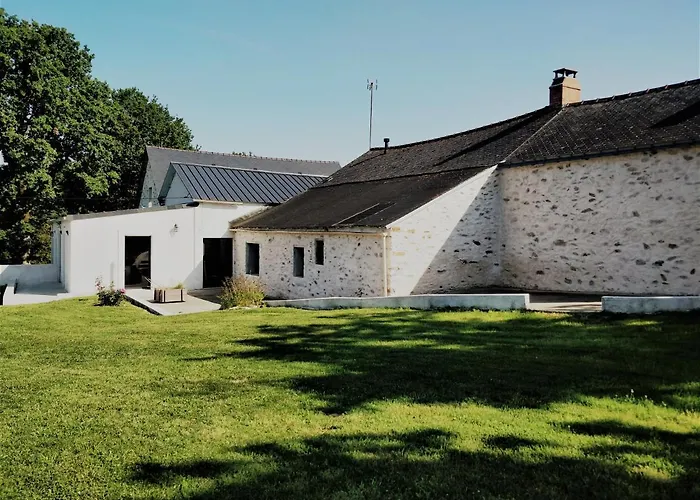Jolie Longère Près Canal Nantes-brest ' Pétanque *