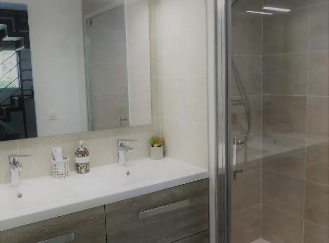 Jolie Longère Près Canal Nantes-brest ' Pétanque Hébergement de vacances *