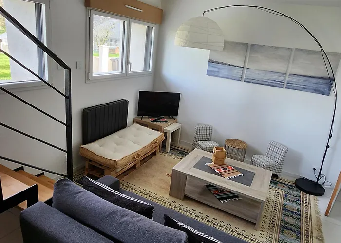 Jolie Longère Près Canal Nantes-brest ' Pétanque Guenrouet