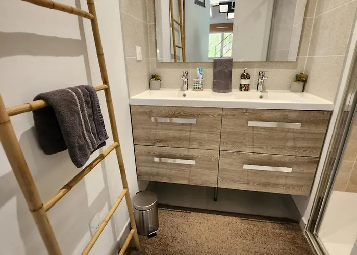 Jolie Longère Près Canal Nantes-brest ' Pétanque *